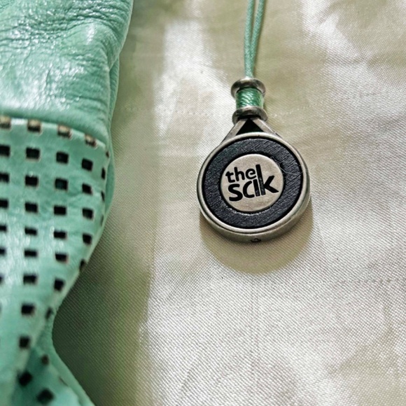 BUCKET BAG, LEATHER, SEASCAPE (GREEN), LEATHER DRAW CORDS, MAGNETIC CATCH, ZIPPE - Picture 2 of 8